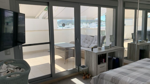 Keeps Natural Light In Many modern solar films are non-reflective and neutral in appearance — reducing heat and glare while keeping your rooms bright and natural-looking. Window film doesn't have to mean a dark home.